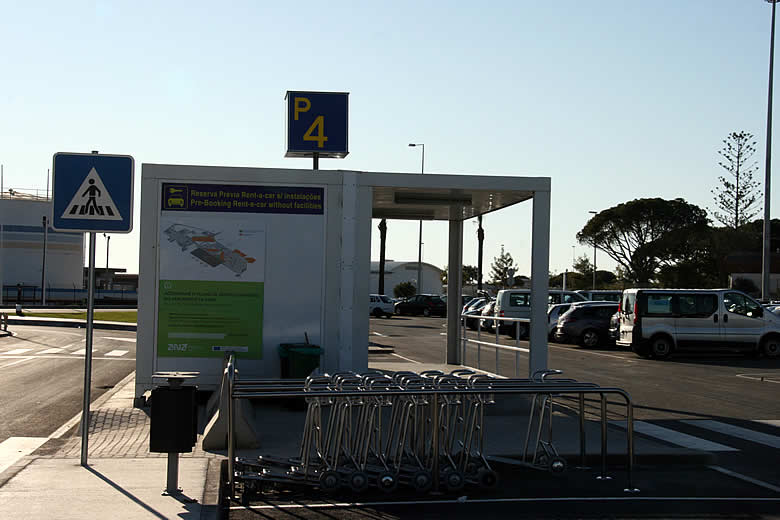 Aeroporto de Faro, corredor das chegadas e saída do terminal